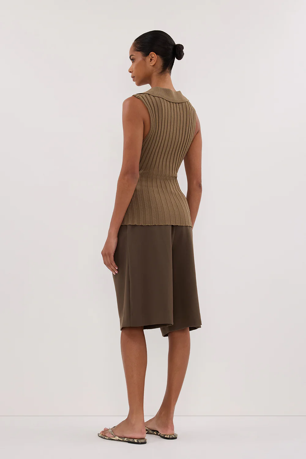 HAL OLIVE SLEEVELESS KNIT TOP - Yukikoi